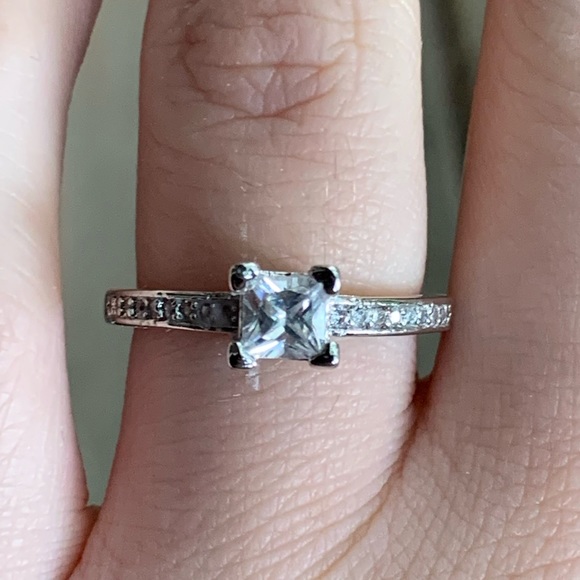 STERLING SILVER PRINCESS CUT ENGAGEMENT RING - Picture 5 of 9